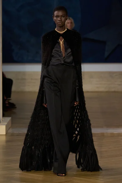 Look 24